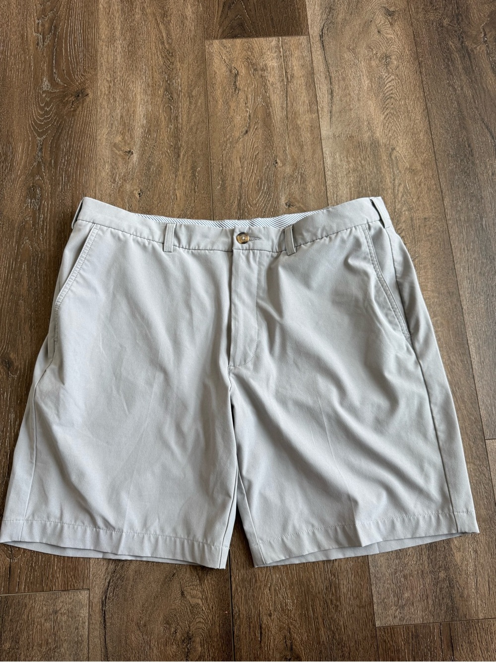 Donald Ross Men's Light Gray Flat-Front Summer Shorts Size 38